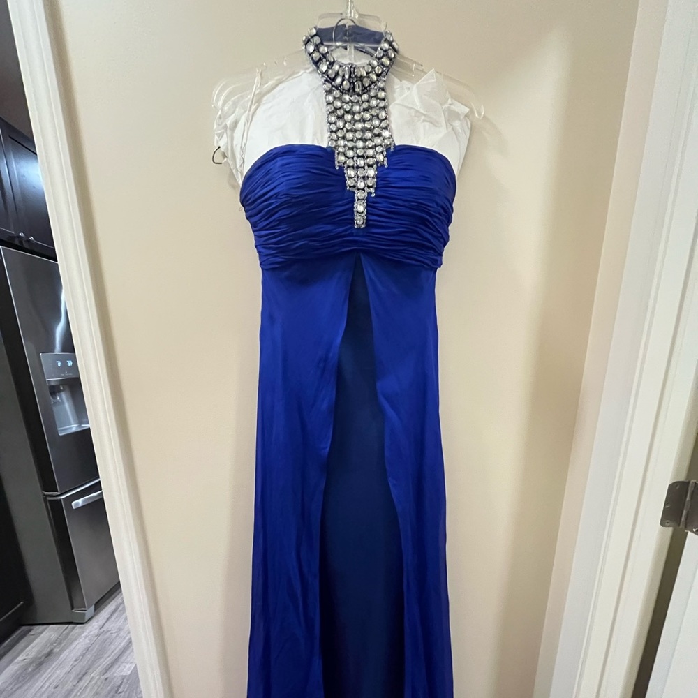 Not indigo gown. Beautiful Diamond necklace-connected